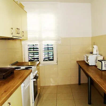 Promenade Apartment *